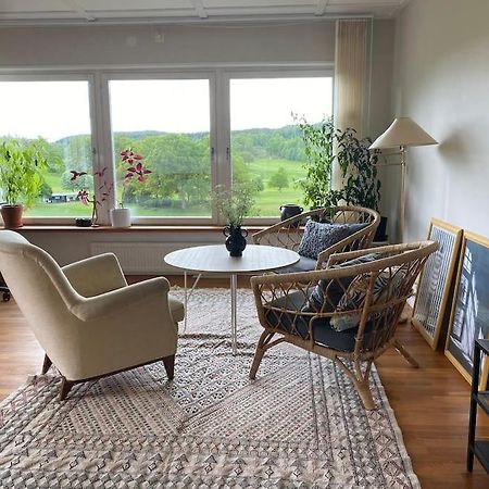 Apartment Right Next To The Golf Course And With The Ocean Just Around The Corner Ljungskile Exterior photo