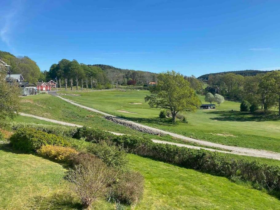Apartment Right Next To The Golf Course And With The Ocean Just Around The Corner Ljungskile Exterior photo